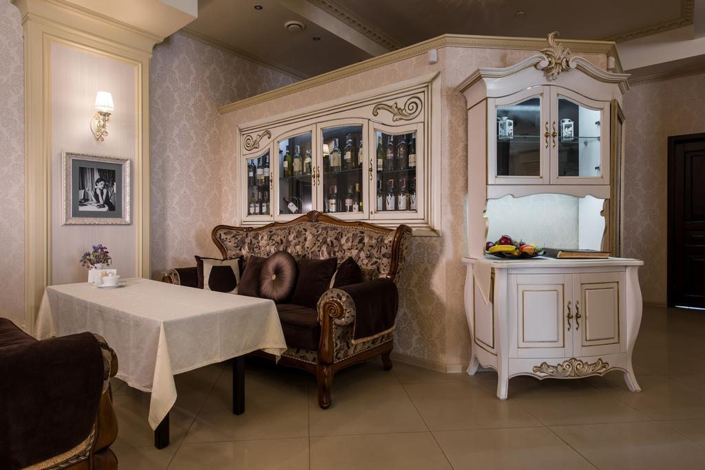 Premium Hotel แชร์นิฟซี ภายนอก รูปภาพ